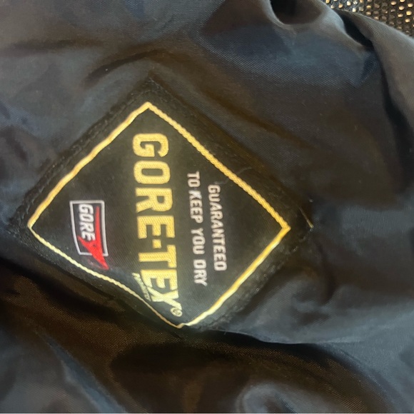 Bass Pro ShopMen's 3XLT Gore-Tex rain coat - Picture 4 of 9